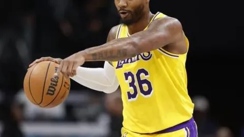 李方慧荣获卡尔加里自由式滑雪世界杯U型场地赛金牌